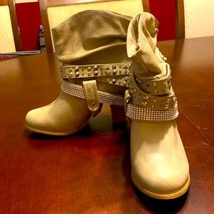 Never been worn. Like new beautiful bling boots !